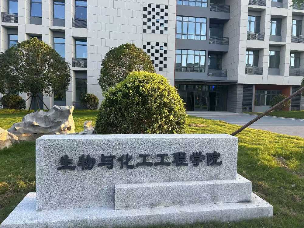 城东区扬州职业大学体育场高杆灯项目